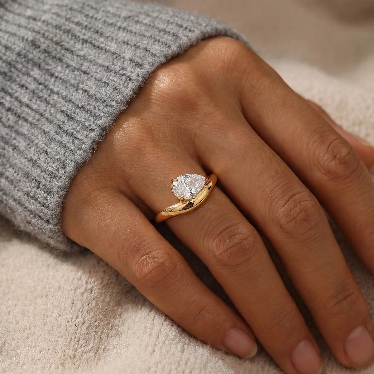 Anillo Gota de Agua · Plata 925 con Zirconia